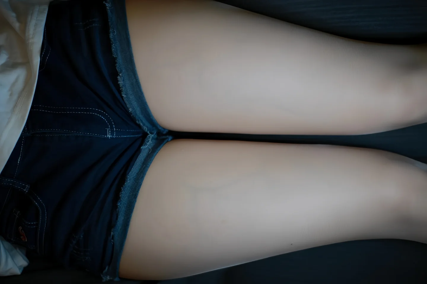 白龙猫女 - 公寓里的肉丝 [29P,3V-96MB] tg@simisebaisi 【丝足阁】017.webp